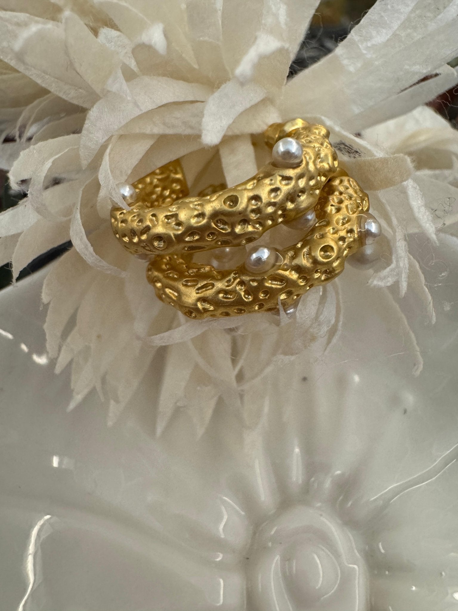 İnci Detaylı Altın Dokulu Halka Küpe - Mağazam