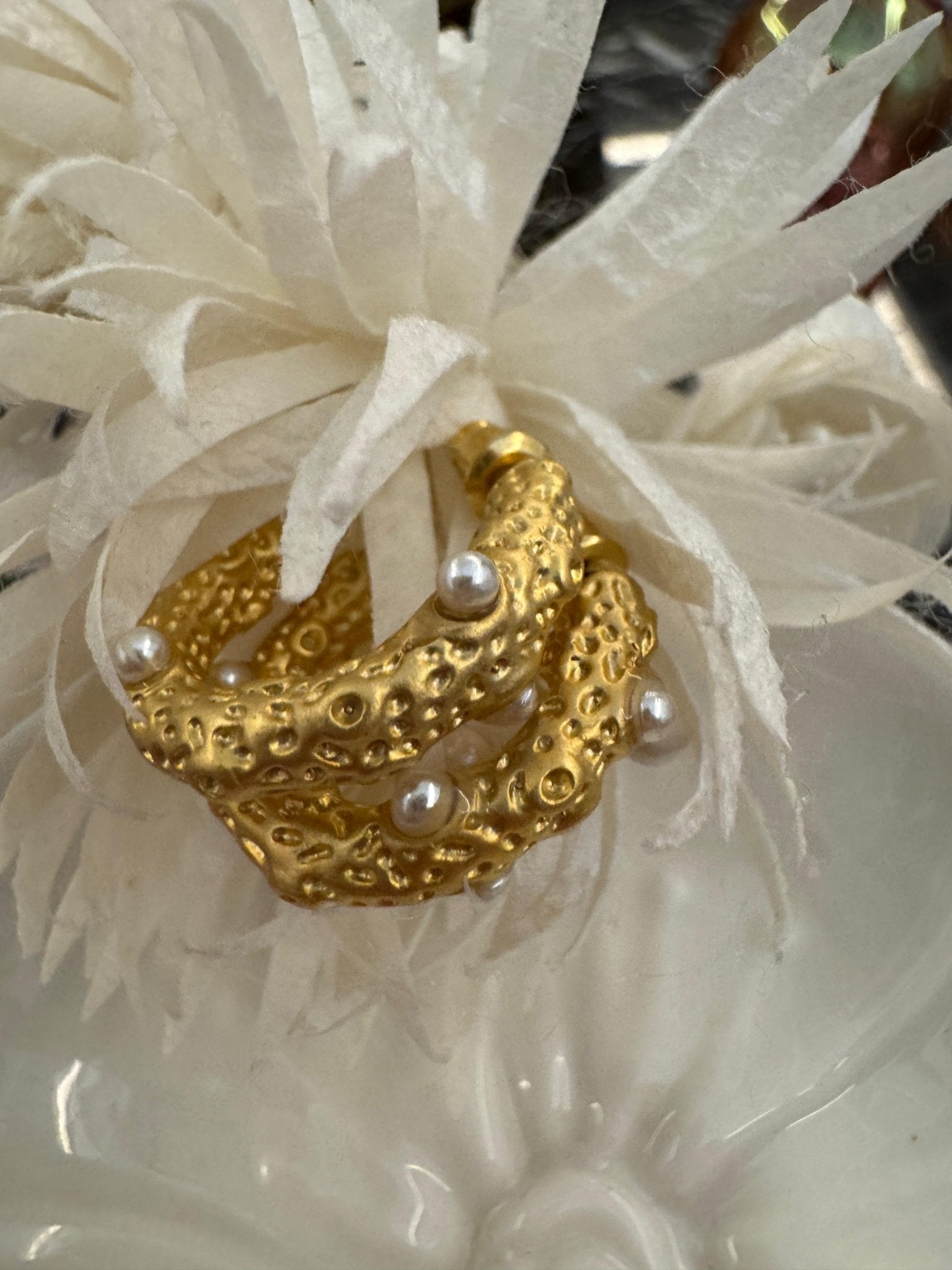 İnci Detaylı Altın Dokulu Halka Küpe - Mağazam