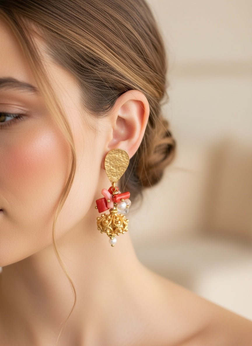 Altın Kaplama Dövme Dokulu Sallantılı Küpe - Renkli Taş Detaylı - Kllea