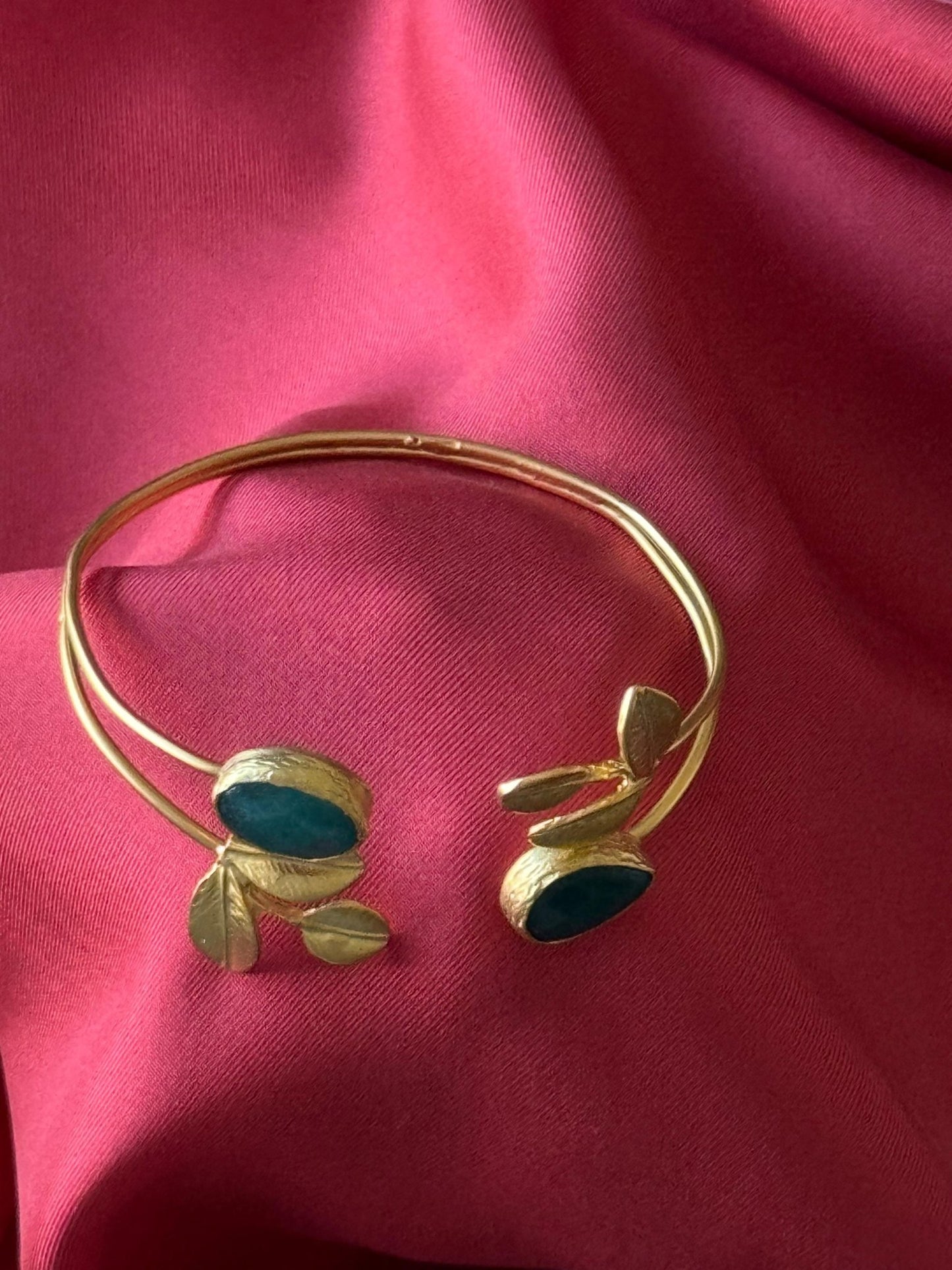 Yeşil Taşlı Altın Bilezik - Kllea